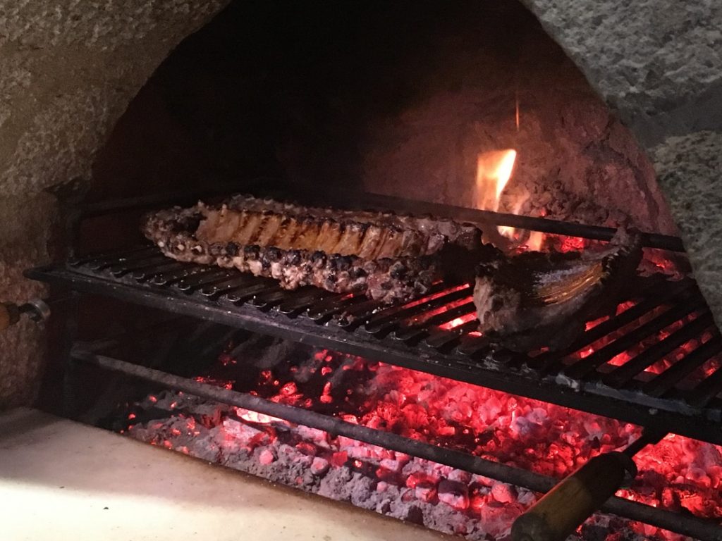 Degusta nuestras carnes a la brasa