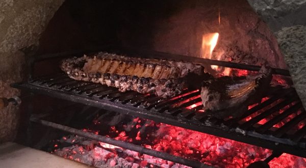 Degusta nuestras carnes a la brasa